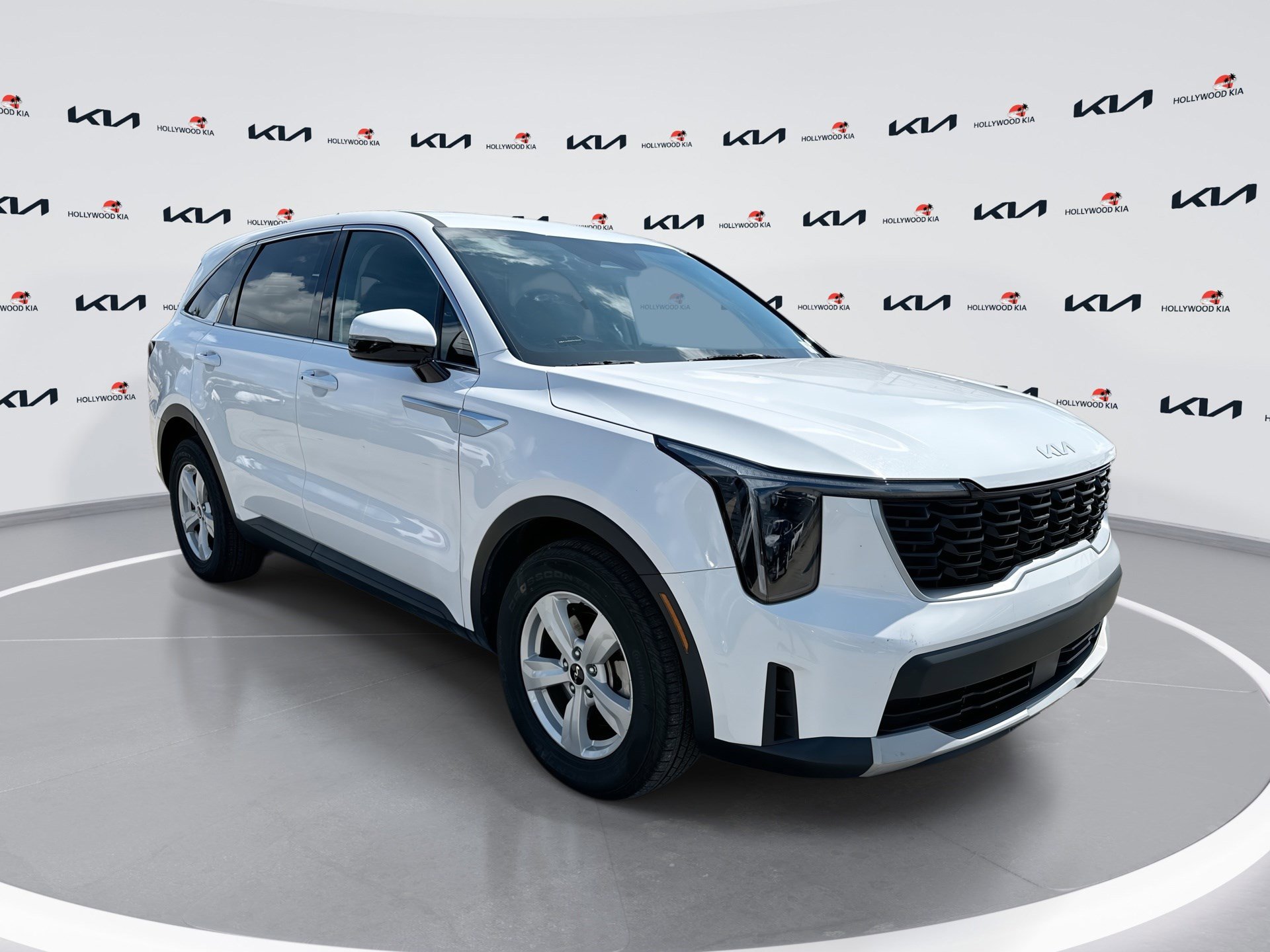 Certified 2025 Kia Sorento LX FWD image 1