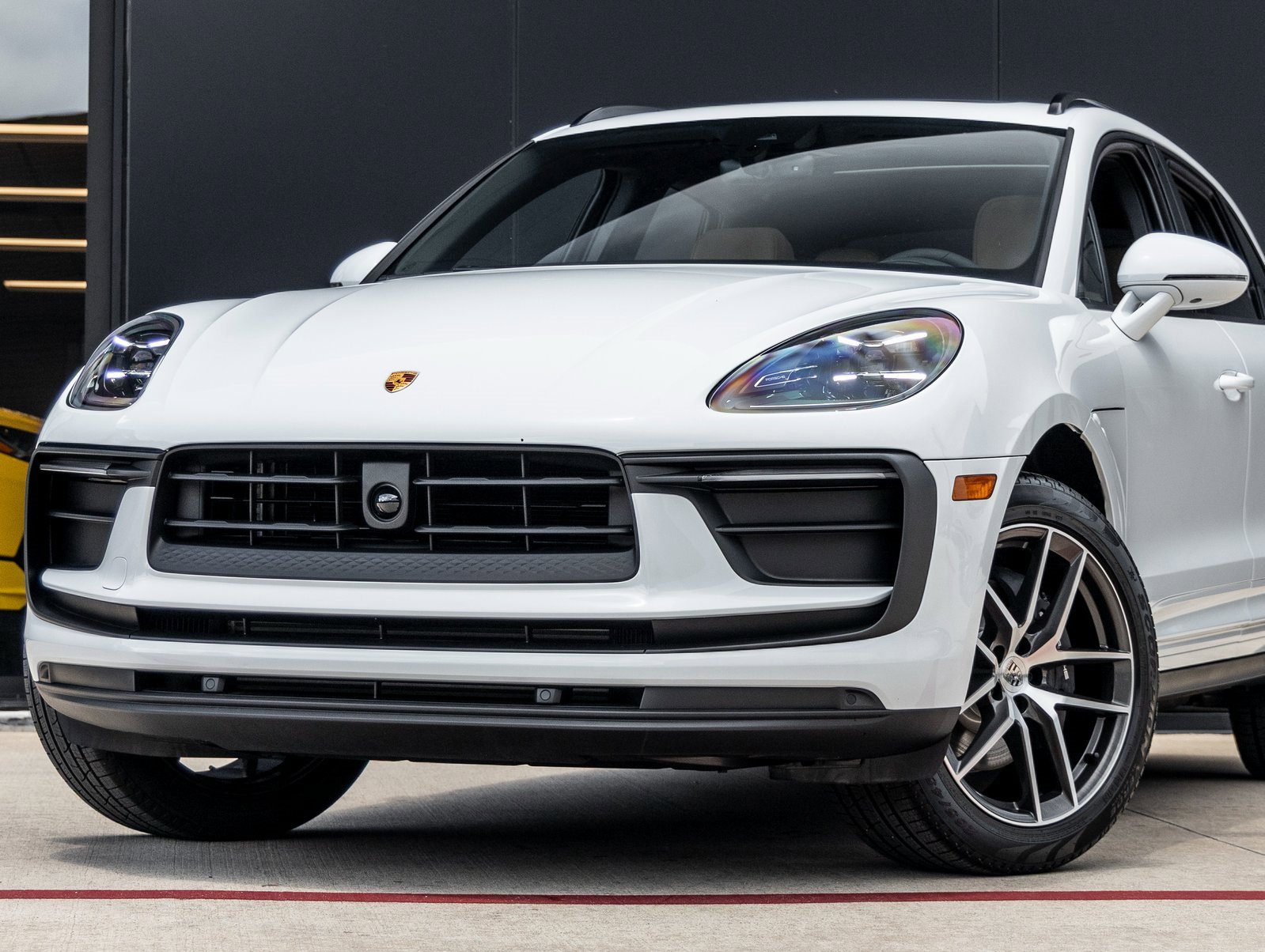 Used 2025 Porsche Macan image 7