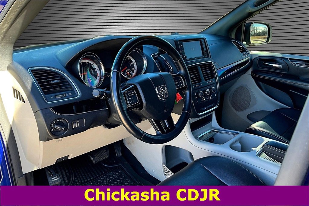 Used 2019 Dodge Grand Caravan SXT image 16