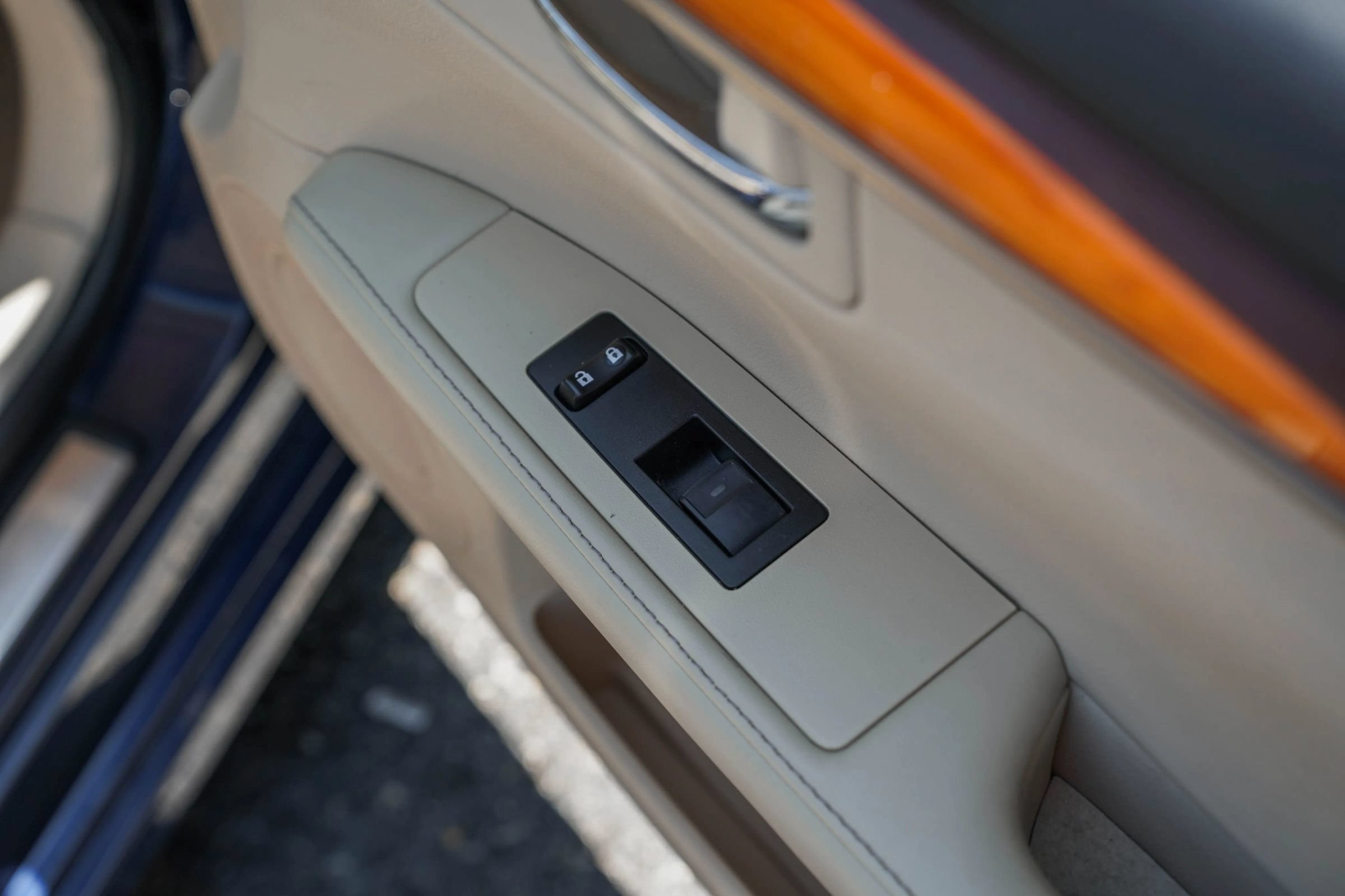 Used 2015 Lexus ES 300h w/ Navigation System Package FWD image 25