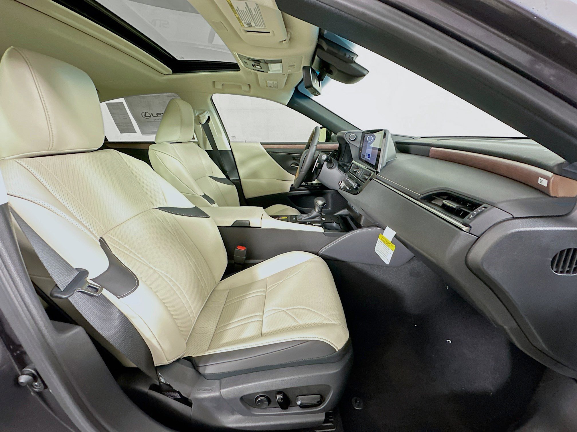 New 2025 Lexus ES 300h w/ Luxury Package image 32