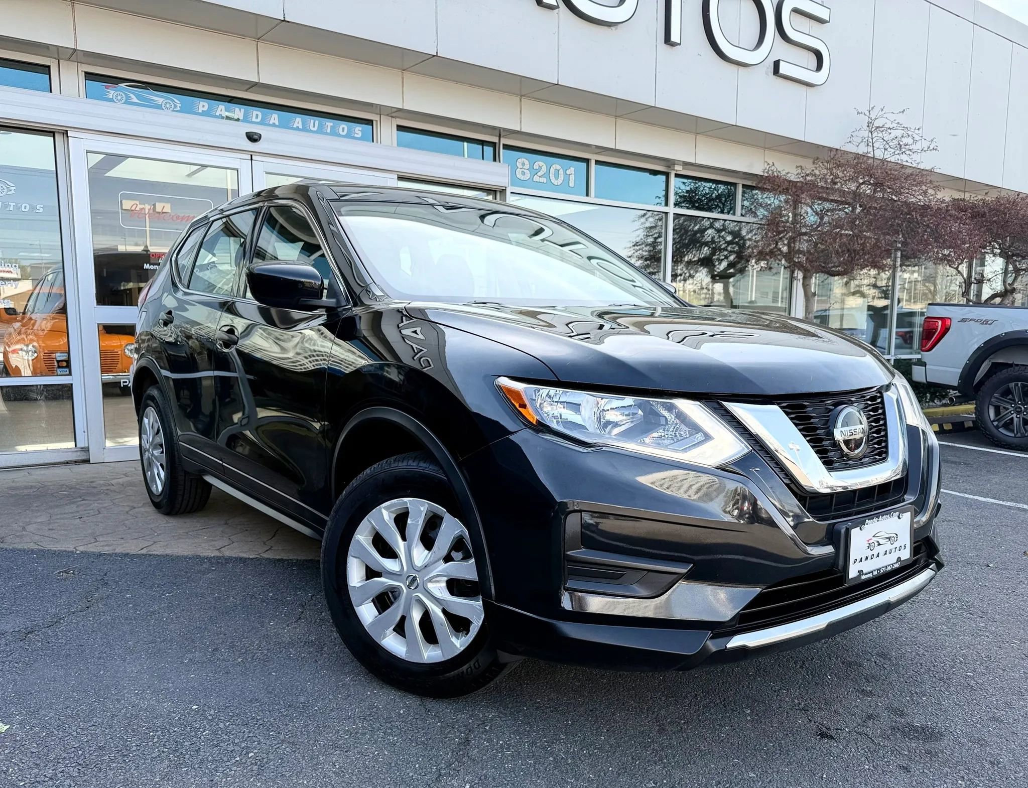 Used 2018 Nissan Rogue S image 1