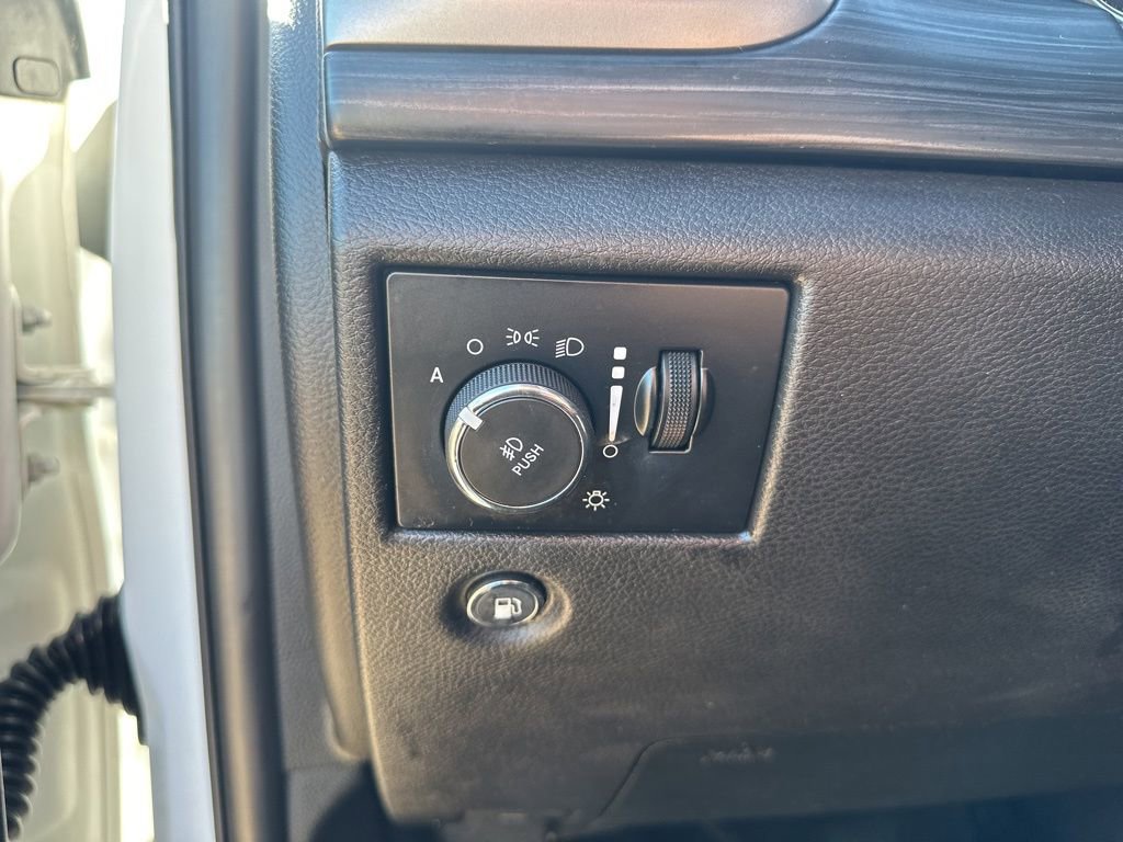 Used 2019 Jeep Grand Cherokee Laredo image 12