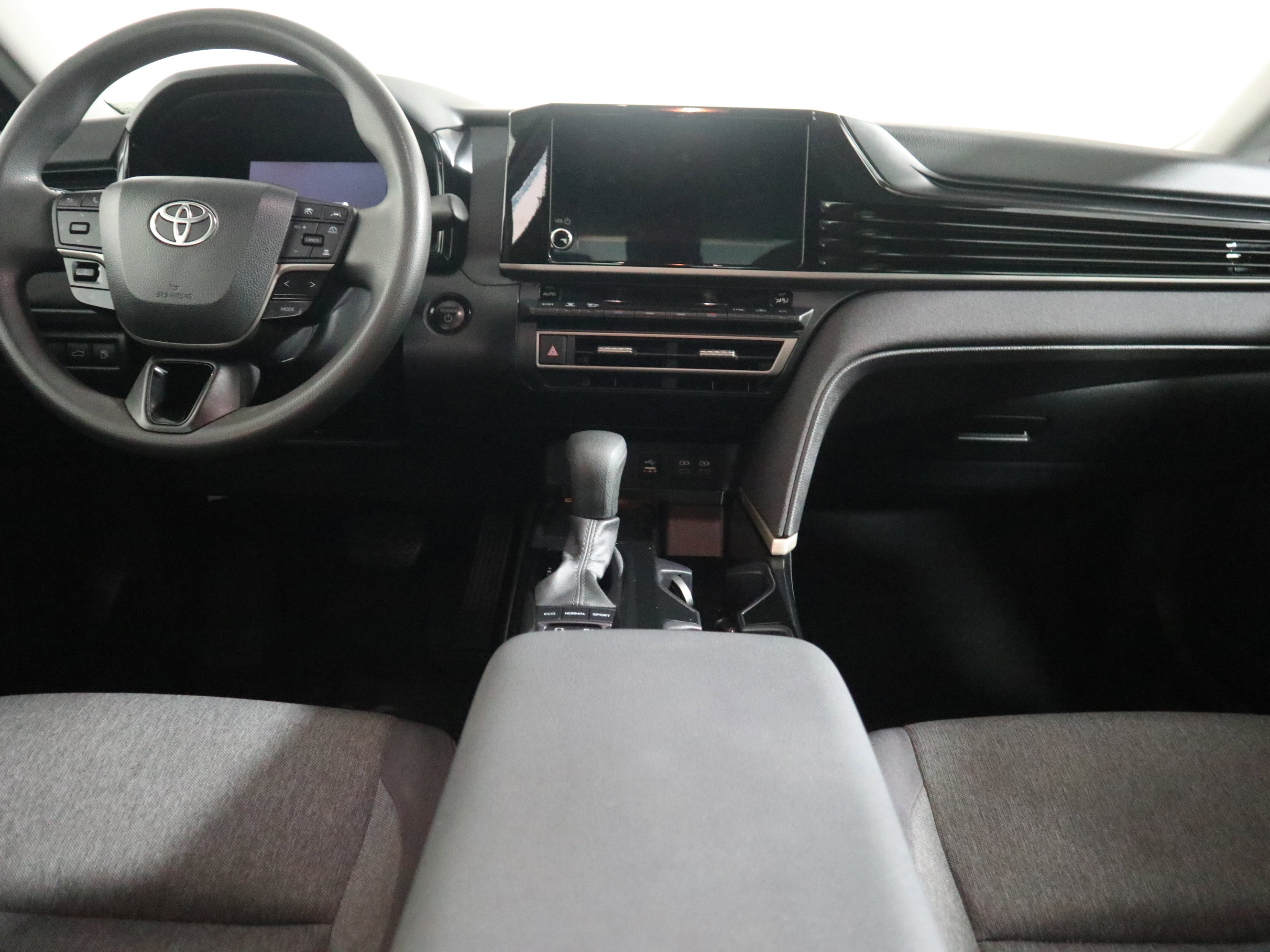 Used 2025 Toyota Camry LE FWD image 14