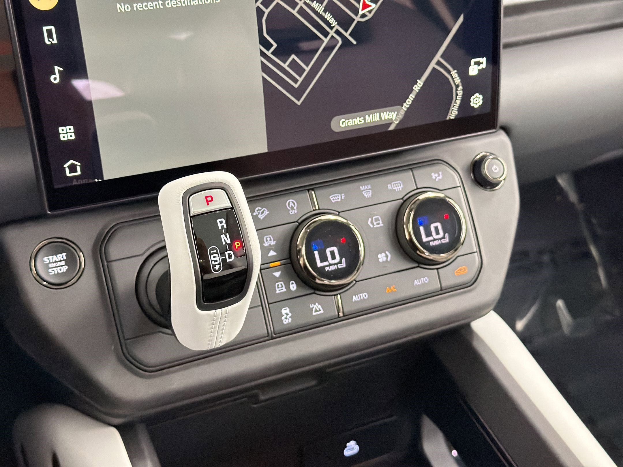 New 2026 Land Rover Defender 110 OCTA AWD/4WD image 17