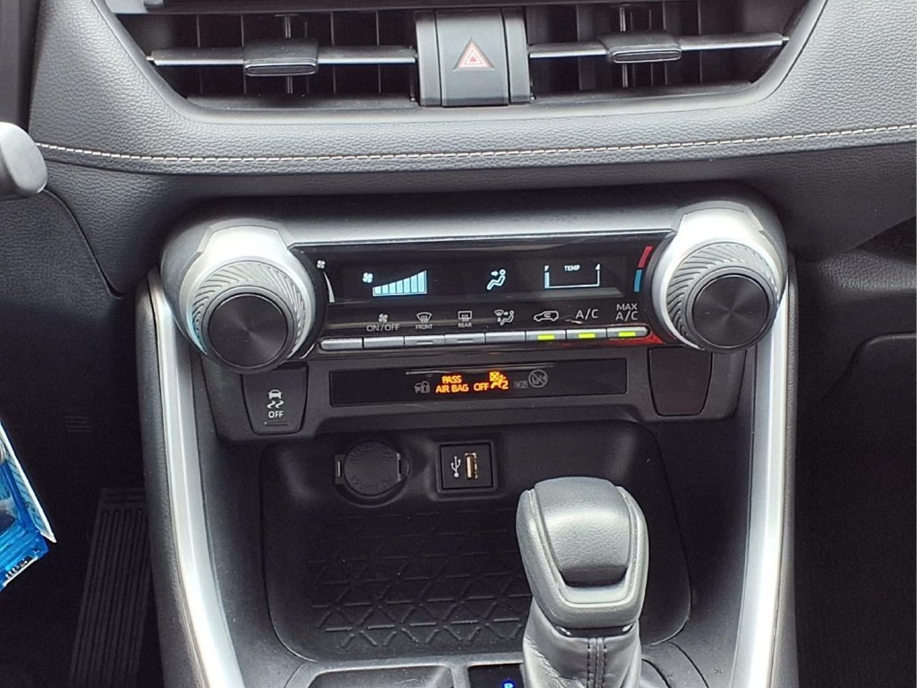 Used 2023 Toyota RAV4 LE FWD image 15