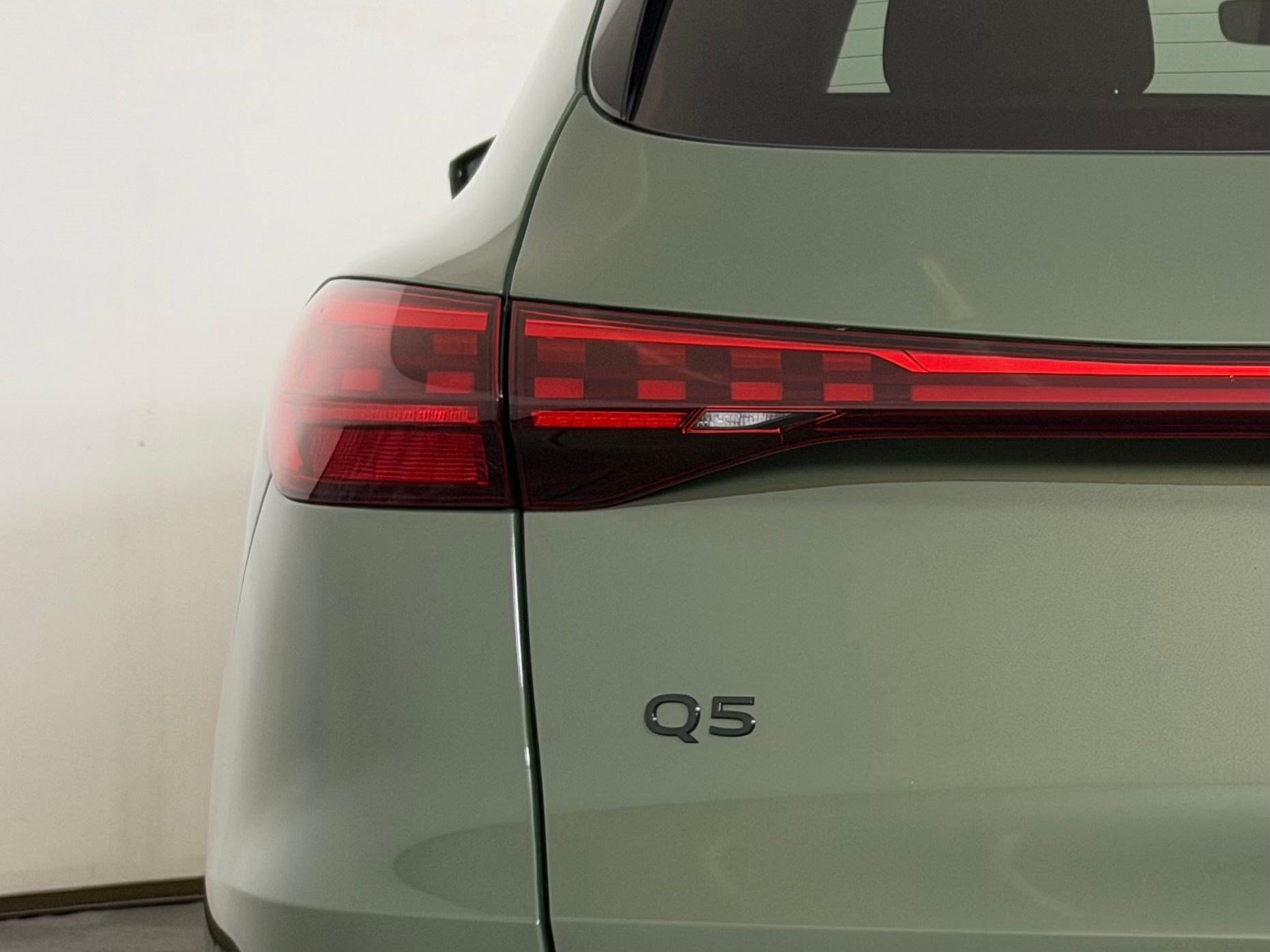 Used 2025 Audi Q5 Premium Plus w/ Premium Plus AWD/4WD image 29