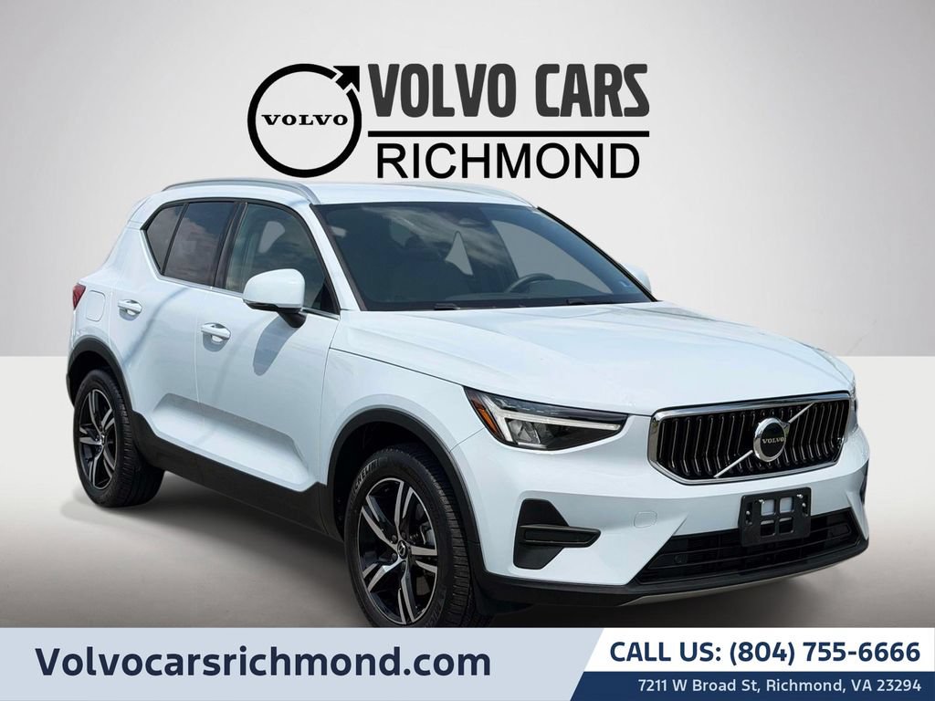 Used 2024 Volvo XC40 B5 Core AWD/4WD image 1