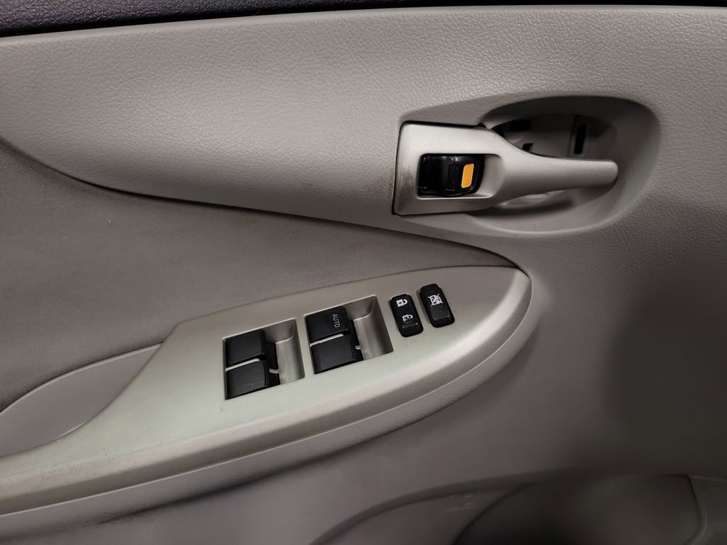 Used 2012 Toyota Corolla LE image 18