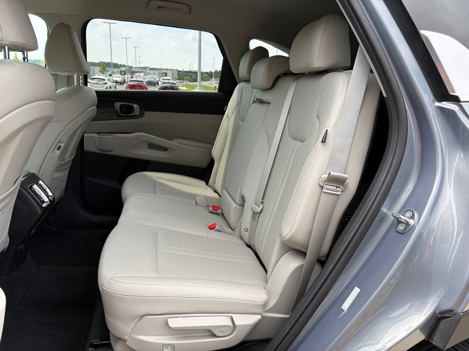 Used 2025 Kia Sorento S FWD image 30