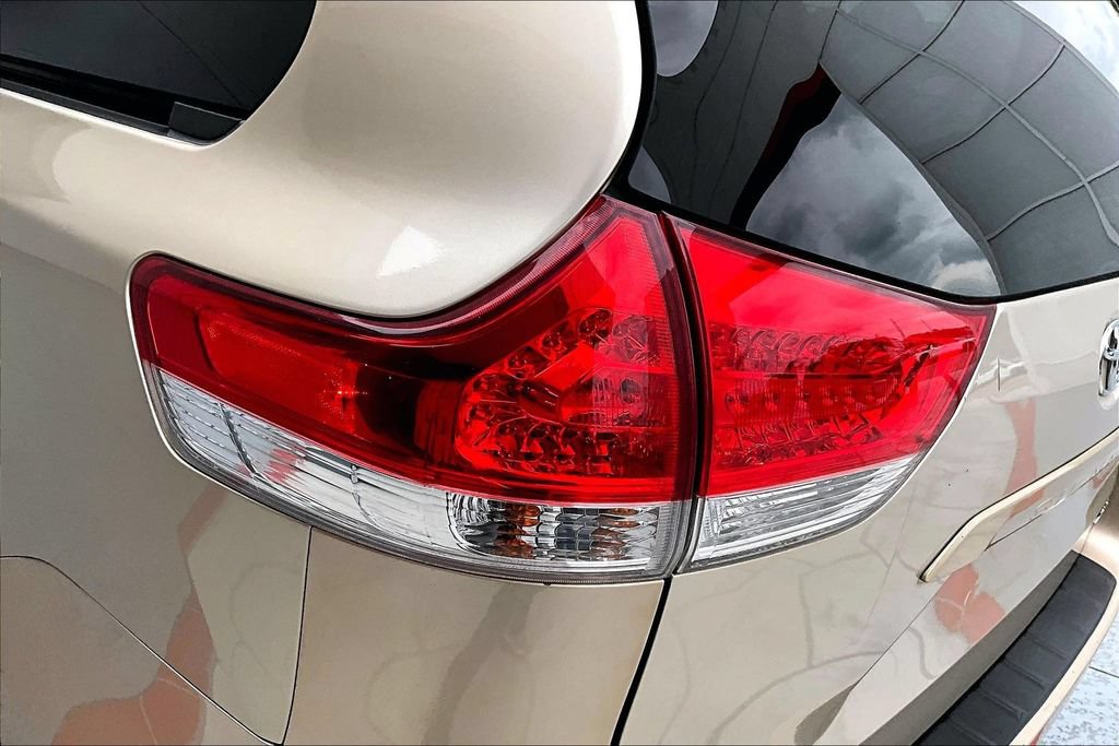 Used 2013 Toyota Sienna XLE FWD image 23