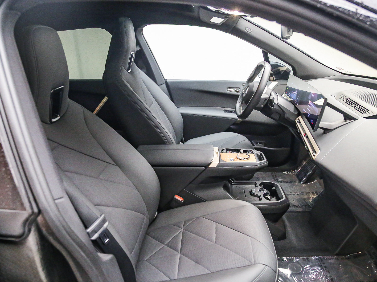 Used 2023 BMW iX xDrive50 w/ Premium Package AWD/4WD image 17