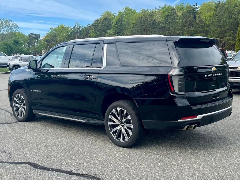 Used 2026 Chevrolet Suburban High Country AWD/4WD image 3
