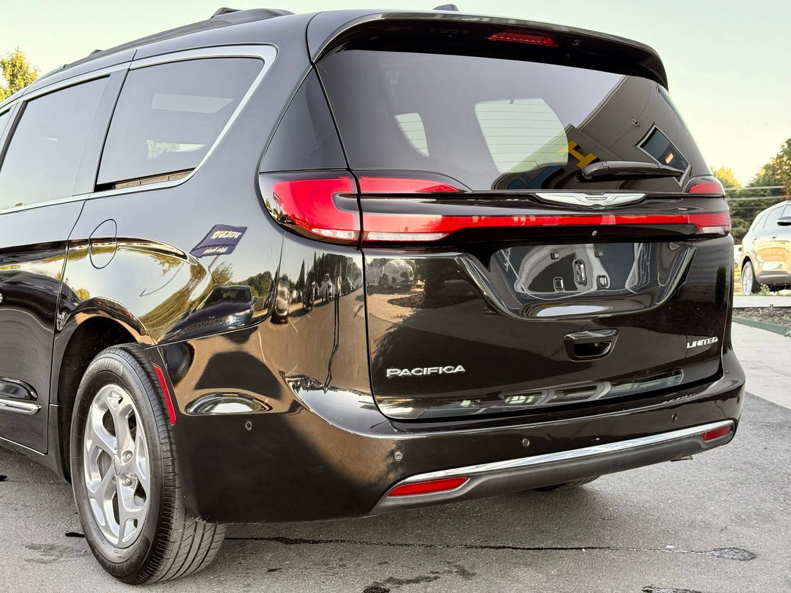 Used 2022 Chrysler Pacifica Limited FWD image 5