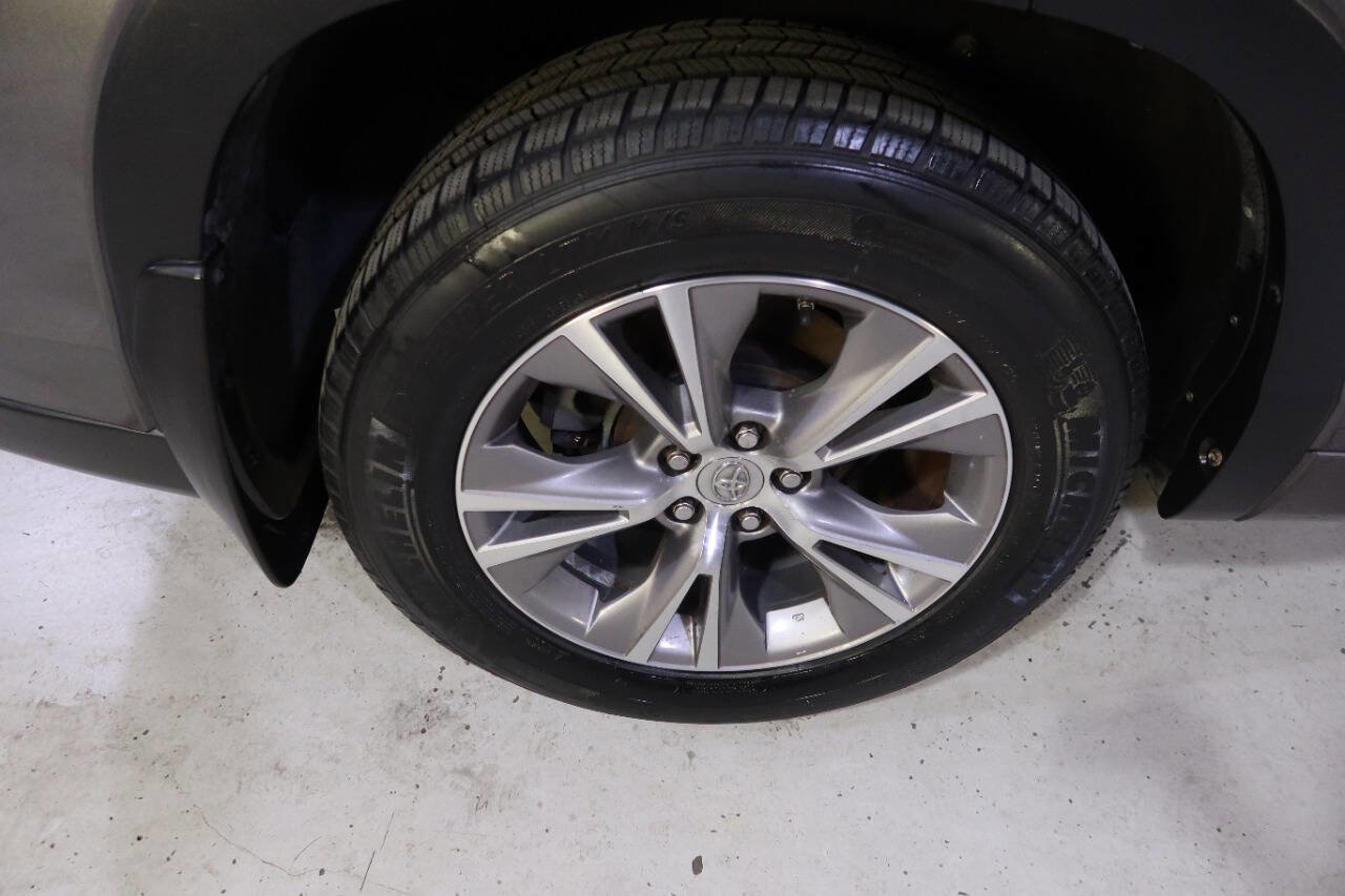 Used 2014 Toyota Highlander Plus AWD/4WD image 40