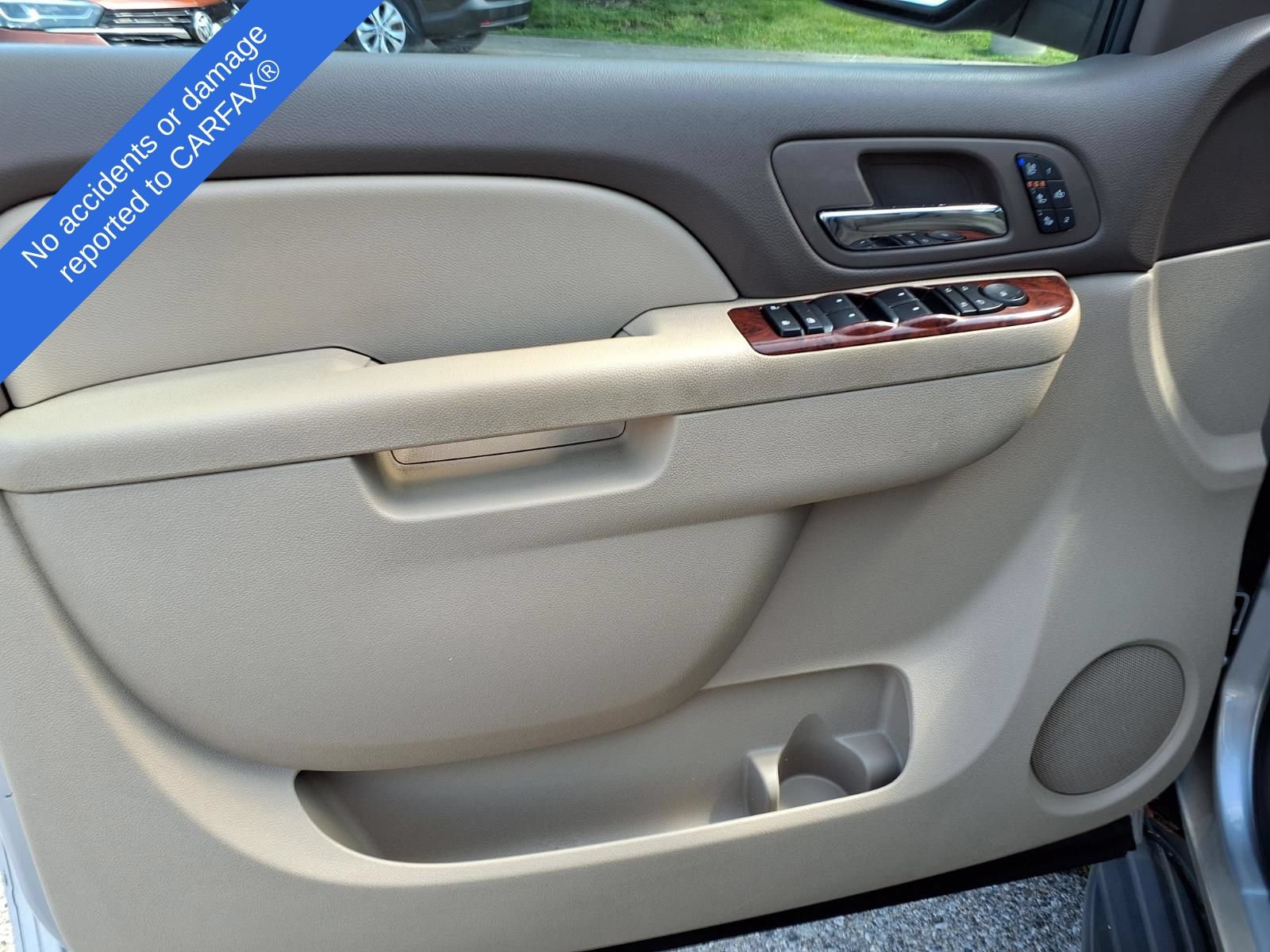 Used 2010 Chevrolet Tahoe LTZ AWD/4WD image 15