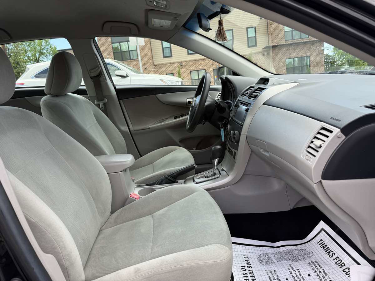 Used 2013 Toyota Corolla LE FWD image 10