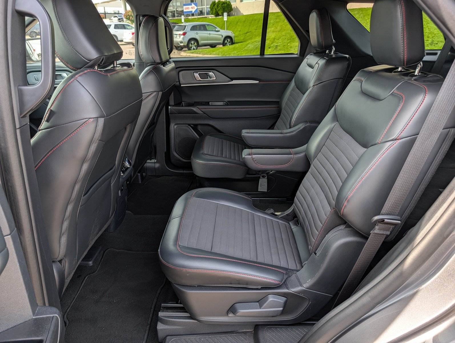 Used 2025 Ford Explorer ST-Line AWD/4WD image 16