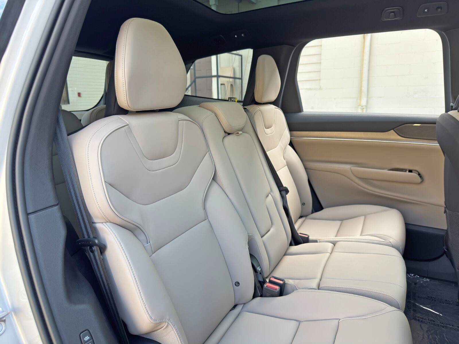 Used 2025 Volvo EX90 Ultra AWD/4WD image 38