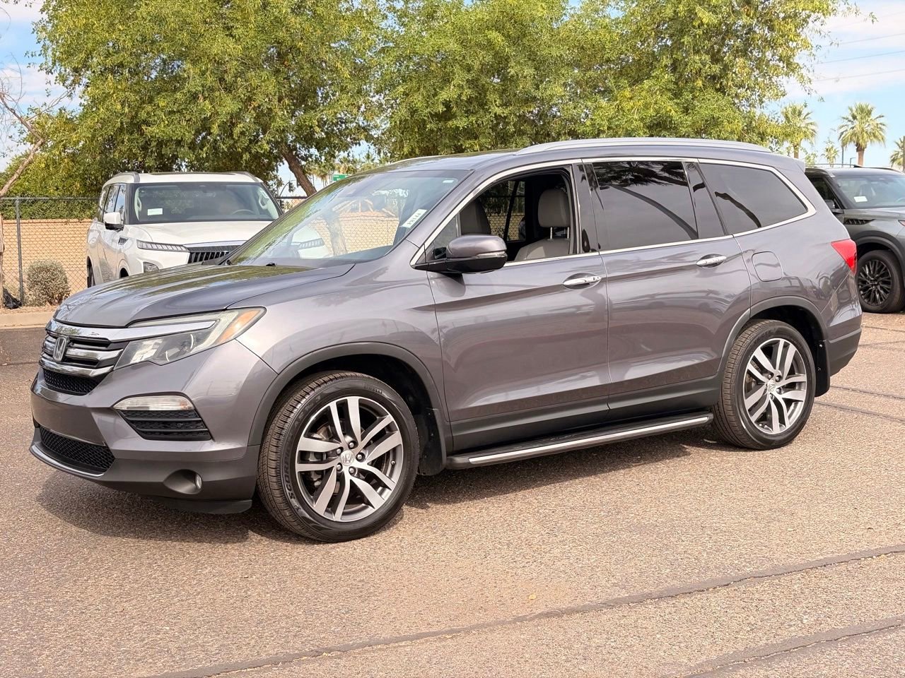 Used 2017 Honda Pilot Touring image 2