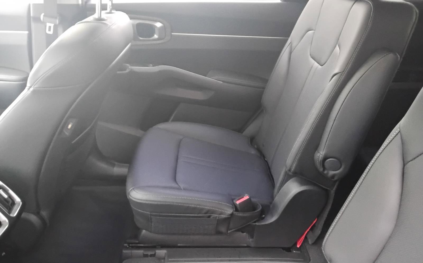 Used 2022 Kia Sorento EX w/ Panoramic Sunroof Package image 21