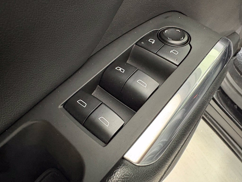 Used 2025 Chevrolet Traverse LT FWD image 21