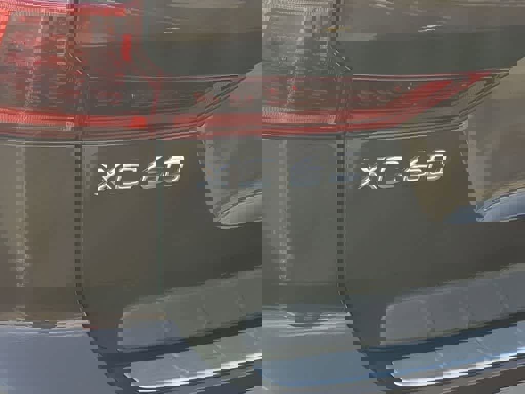 Used 2026 Volvo XC60 B5 Ultra w/ Protection Package Premier image 12