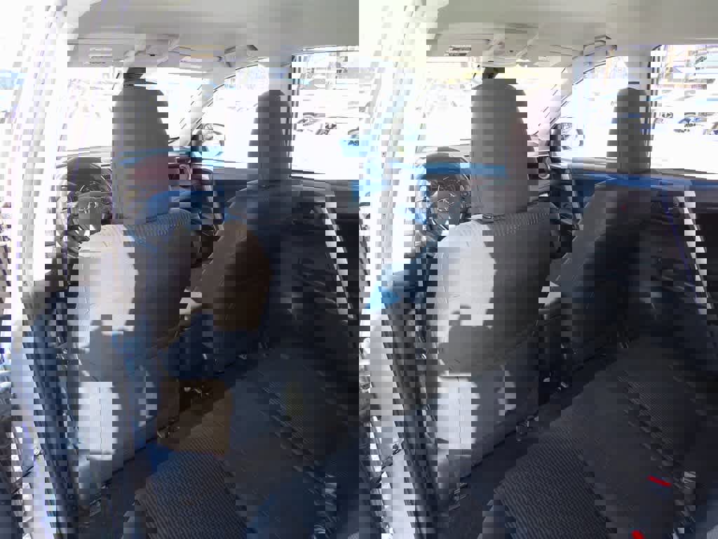 Used 2018 Toyota RAV4 LE image 15