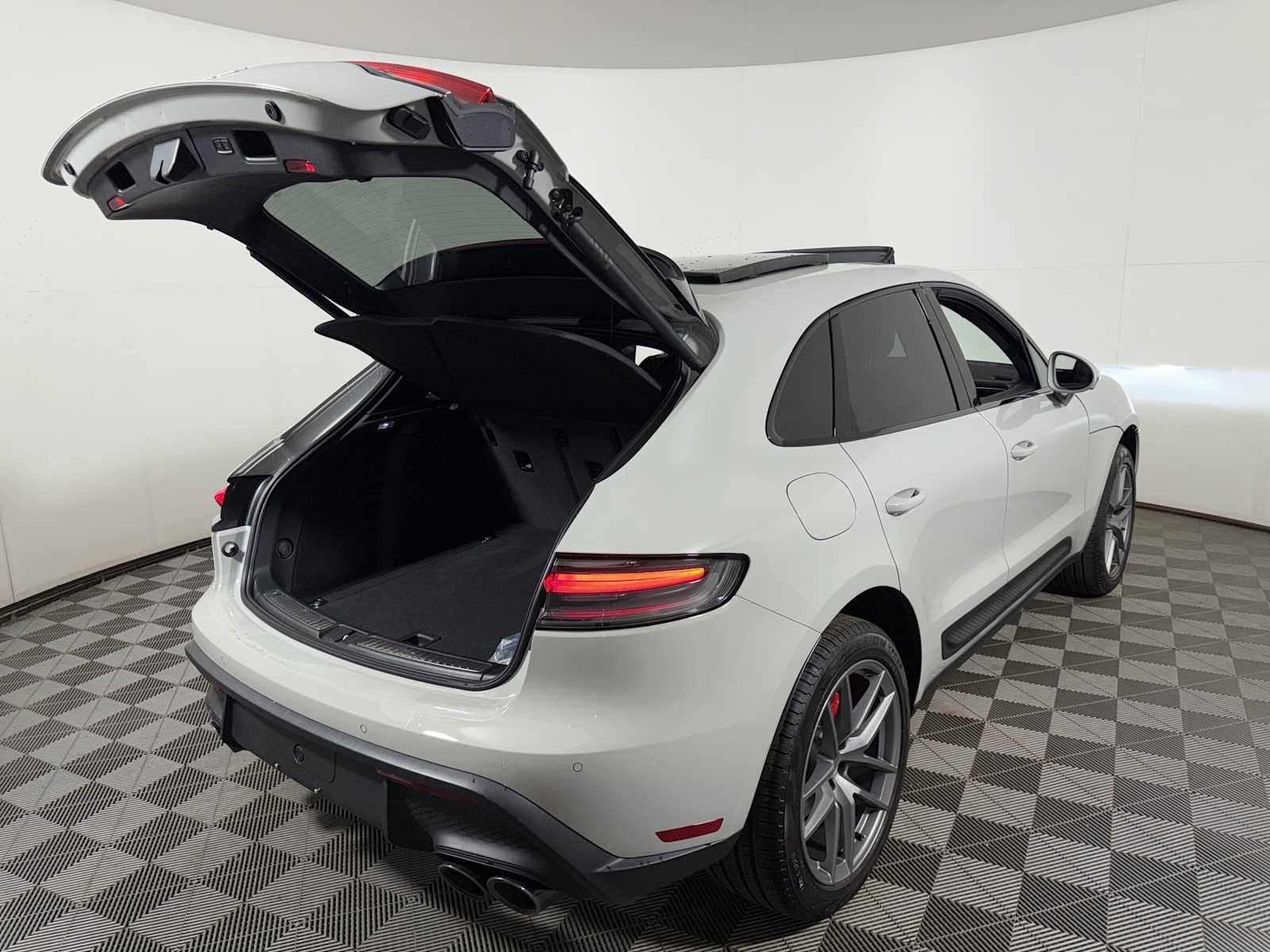 Used 2026 Porsche Macan S AWD/4WD image 23