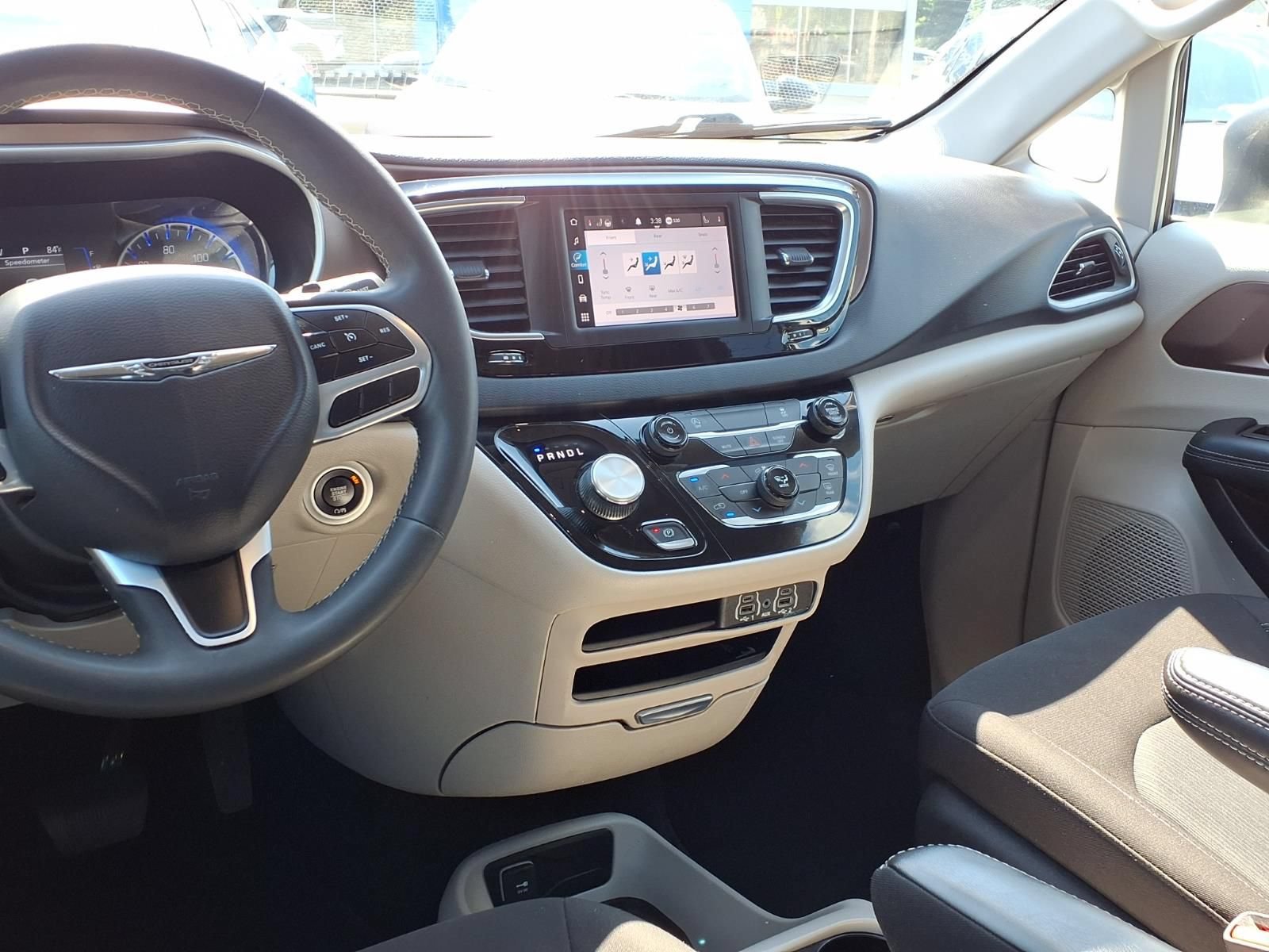 Used 2023 Chrysler Voyager LX FWD image 7