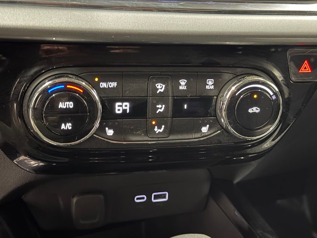 Certified 2025 Chevrolet Trax LT w/ LT Convenience Package image 28