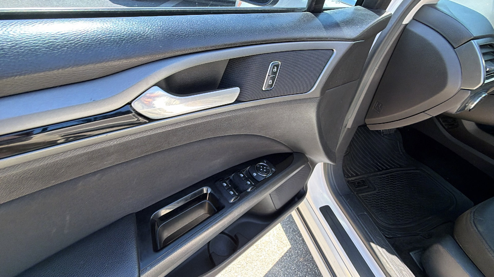 Used 2016 Ford Fusion SE image 15