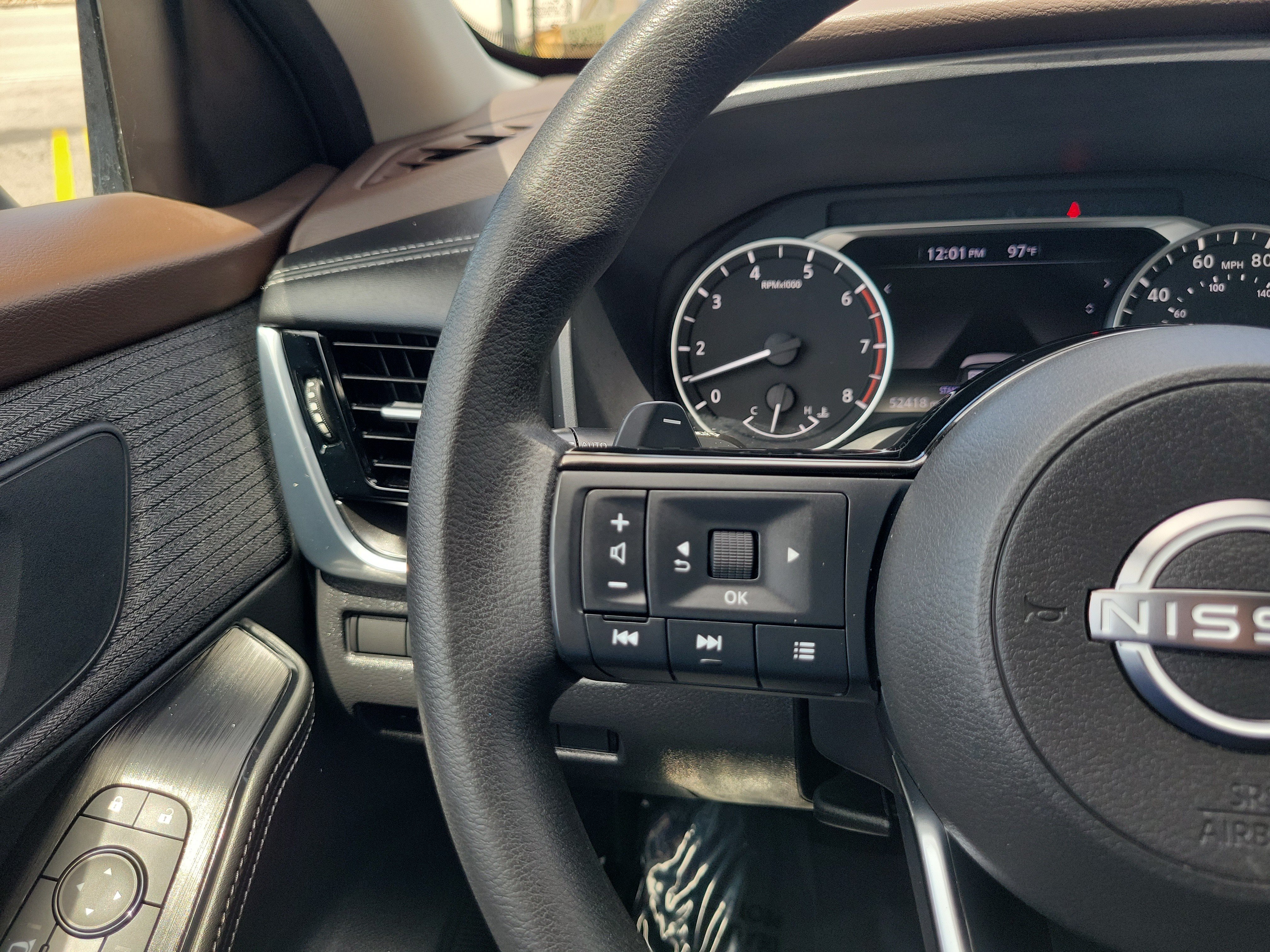 Used 2022 Nissan Rogue SV FWD image 19
