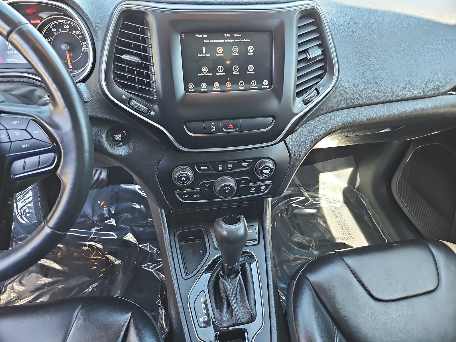 Used 2019 Jeep Cherokee Latitude Plus FWD image 21