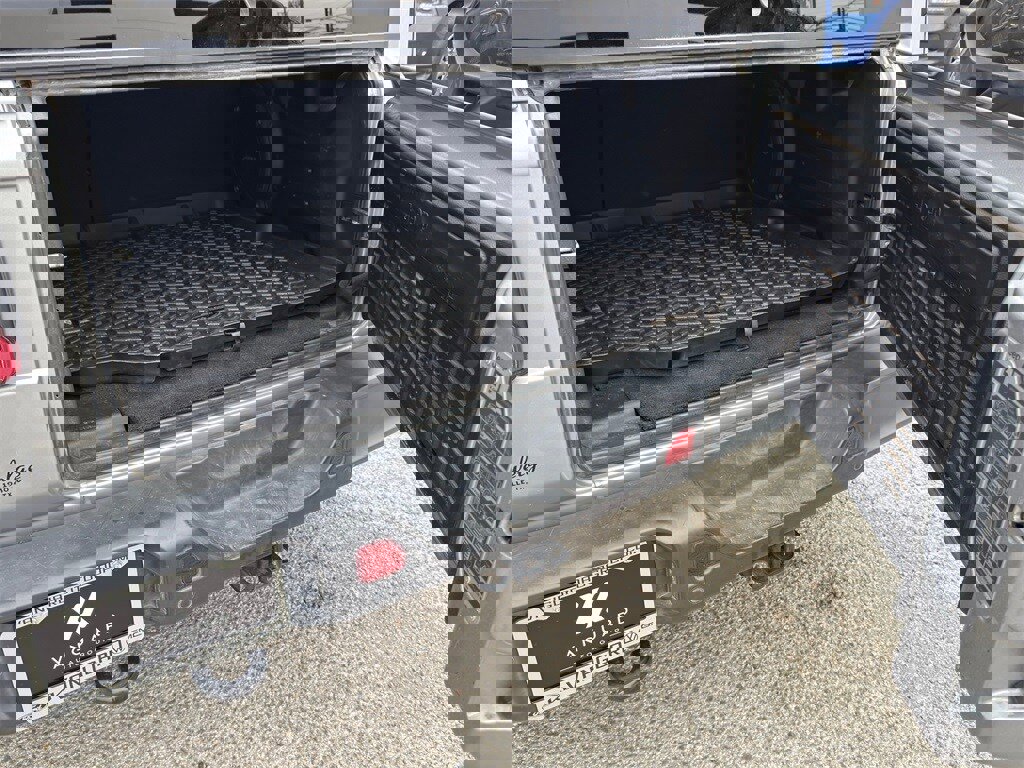 Used 2018 Jeep Wrangler Unlimited Sahara image 31