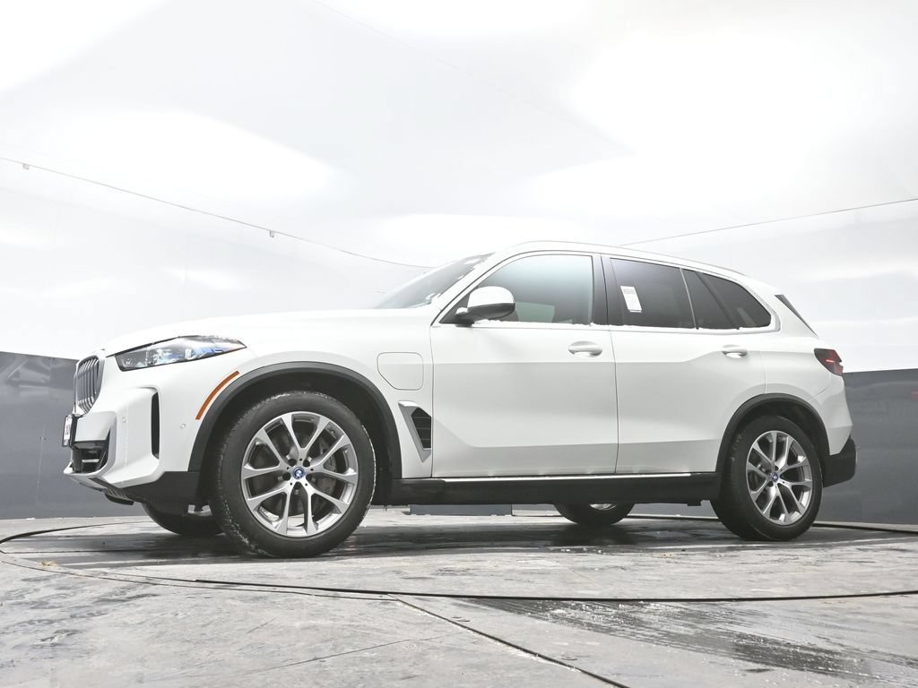 Used 2025 BMW X5 xDrive50e AWD/4WD image 44