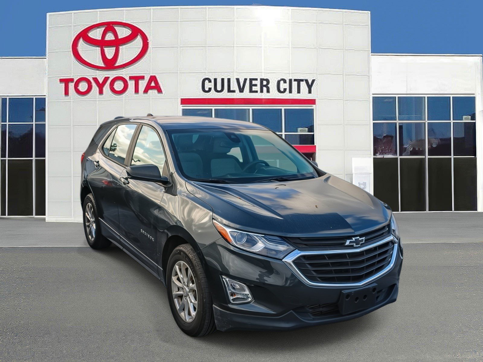 Used 2021 Chevrolet Equinox LS FWD image 1