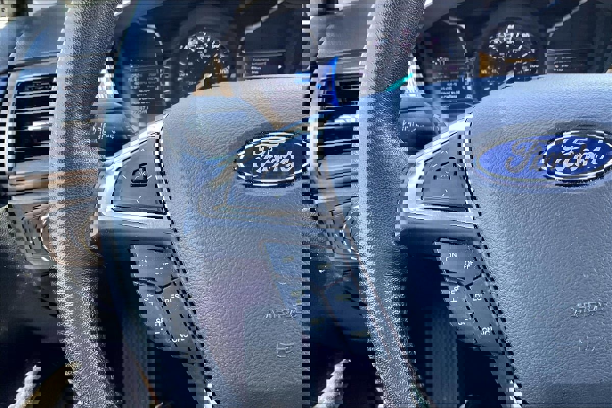 Used 2017 Ford Fusion Energi Titanium FWD image 18