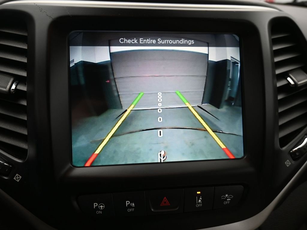 Used 2017 Jeep Cherokee Overland w/ Technology Group AWD/4WD image 20
