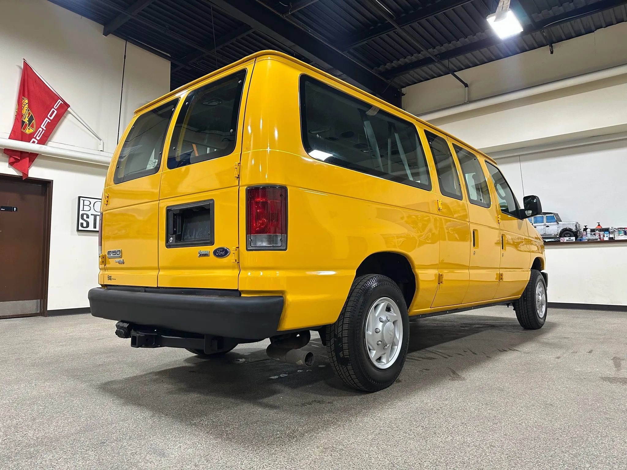 Used 2011 Ford E-150 and Econoline 150 Wagon RWD image 8