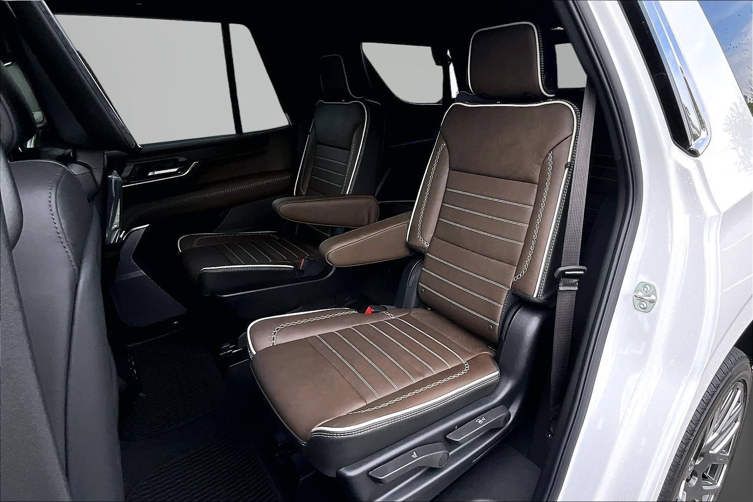 Used 2026 GMC Yukon Denali Ultimate AWD/4WD image 24