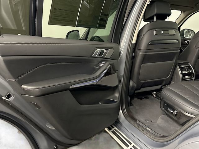 Used 2024 BMW X7 xDrive40i w/ Premium Package AWD/4WD image 32