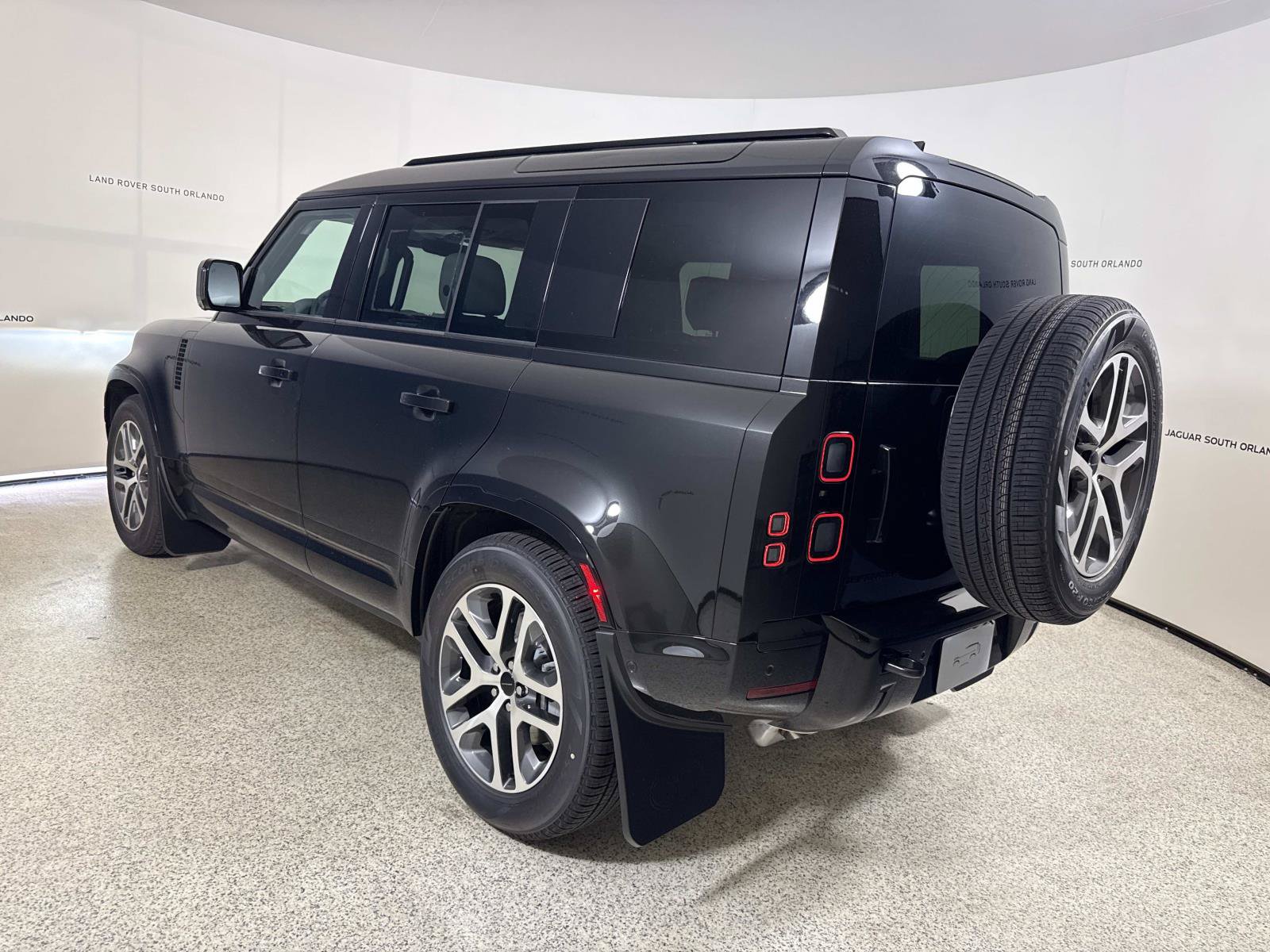 New 2026 Land Rover Defender 110 X-Dynamic SE AWD/4WD image 3