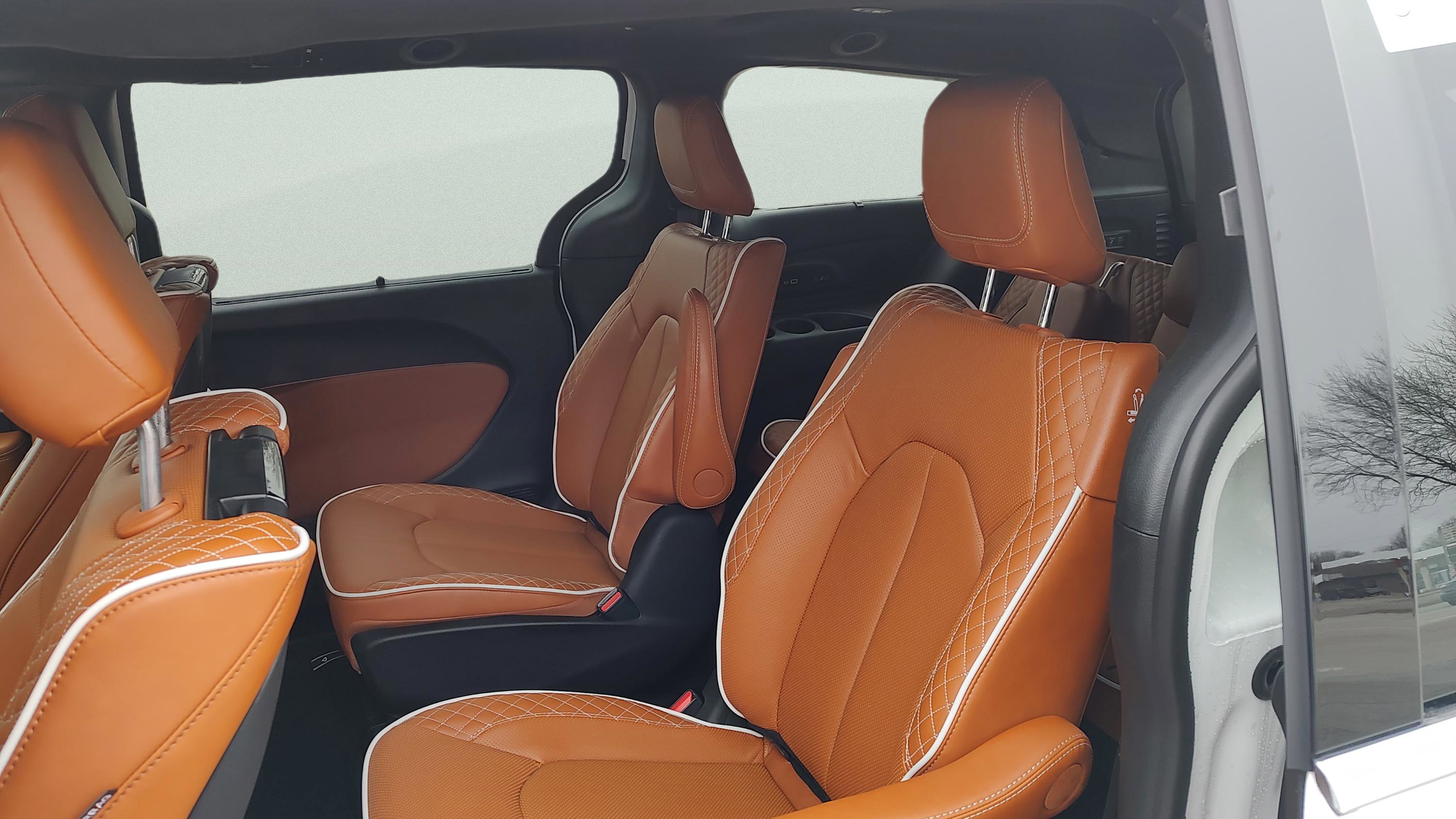 New 2026 Chrysler Pacifica Pinnacle image 13