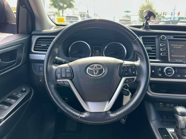 Used 2018 Toyota Highlander Plus AWD/4WD image 14