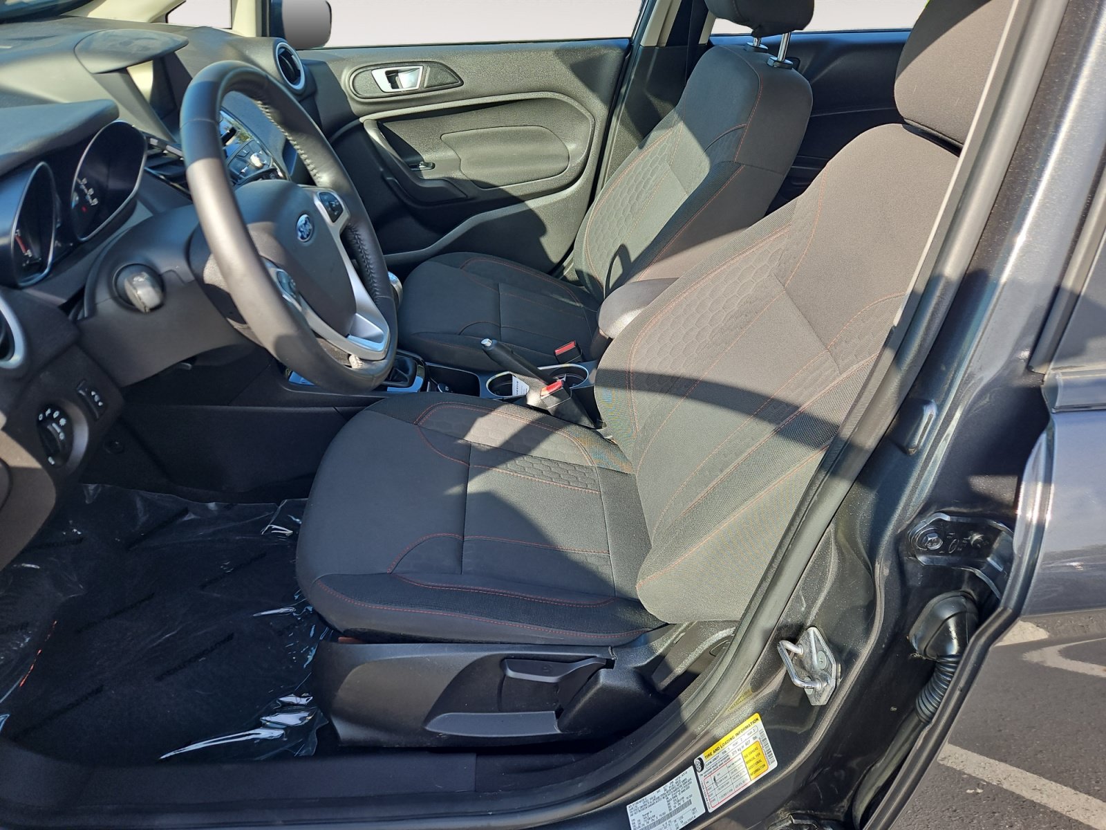 Used 2015 Ford Fiesta SE FWD image 8