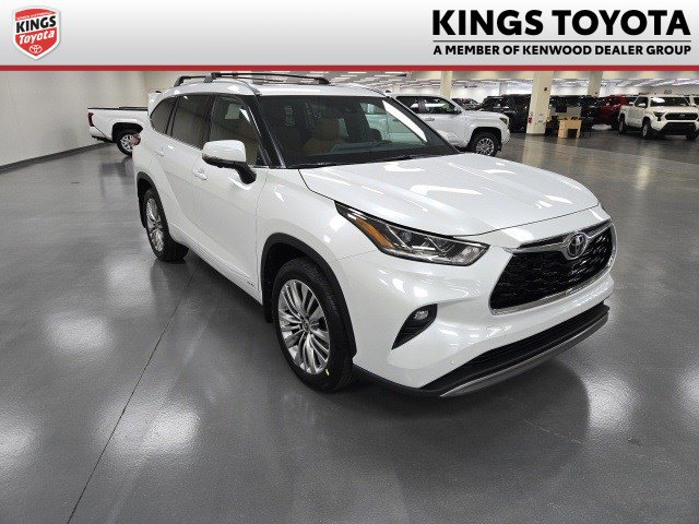 New 2026 Toyota Highlander Platinum image 1