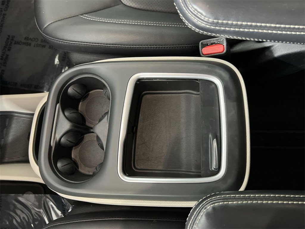 Used 2024 Chrysler Pacifica Touring-L image 22