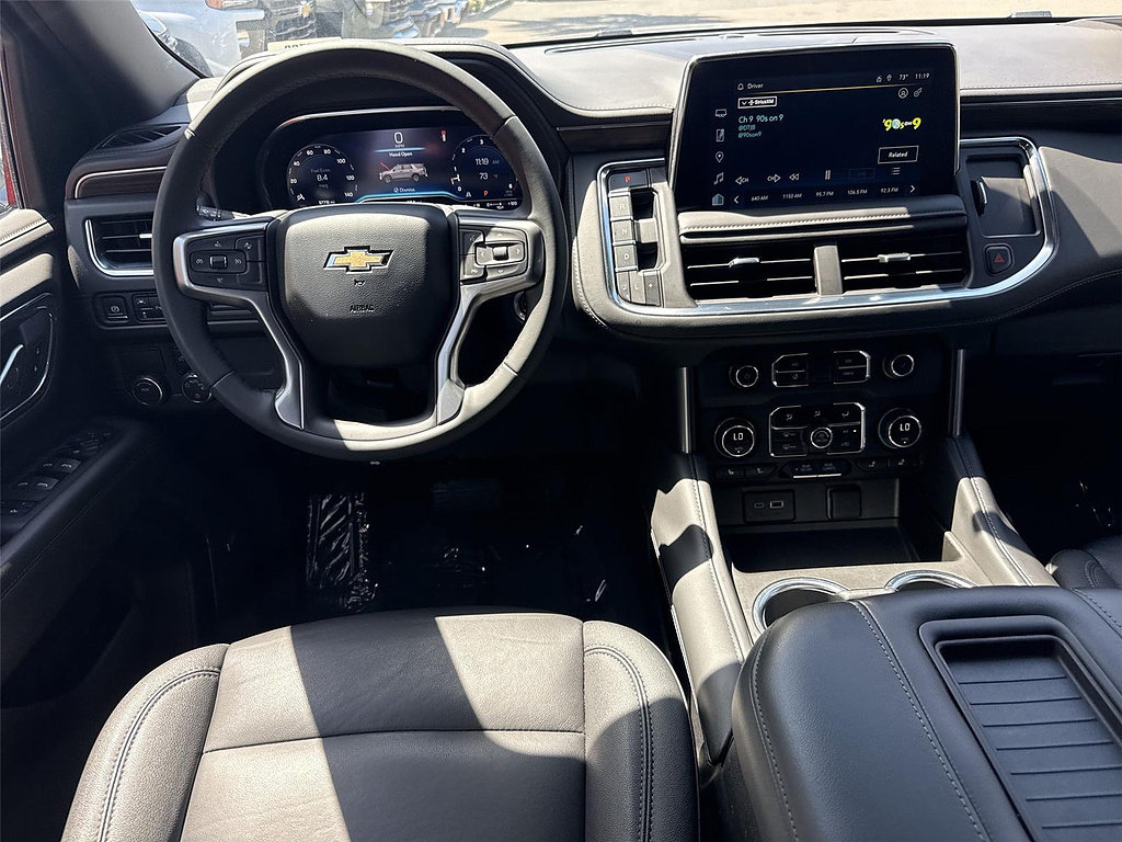 Used 2024 Chevrolet Suburban LT RWD image 18