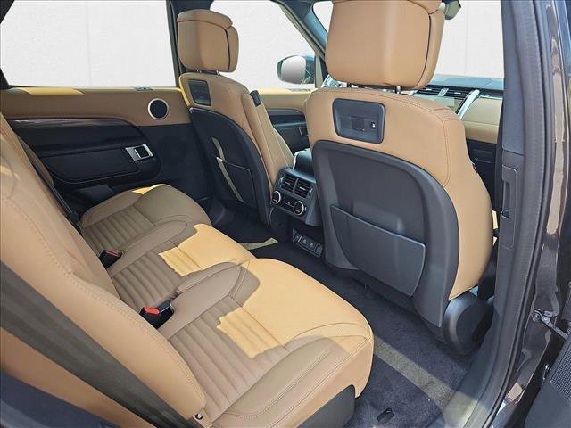 New 2024 Land Rover Discovery Metropolitan Edition image 6